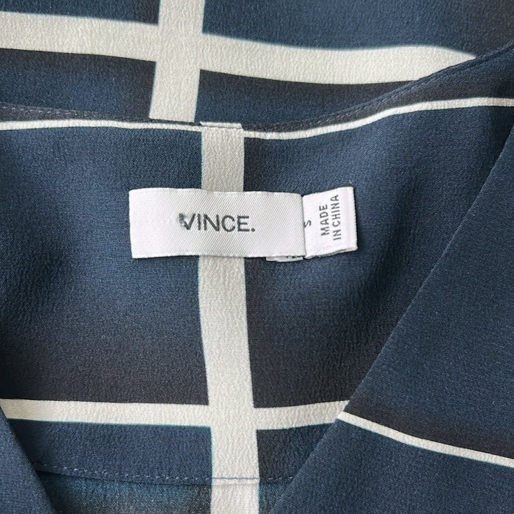 Vince Navy and White Checkered silk mini with pockets - Picture 2 of 8